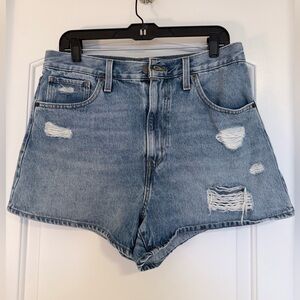 Levi’s high waisted mom shorts size 31